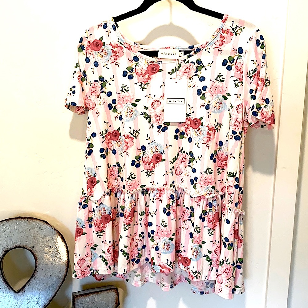 ninexis blouse.Soft as buttah! M. NWT. Beautiful!!